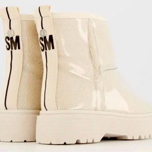 Steve Madden Off-White Darth Boucle Boots sz 40